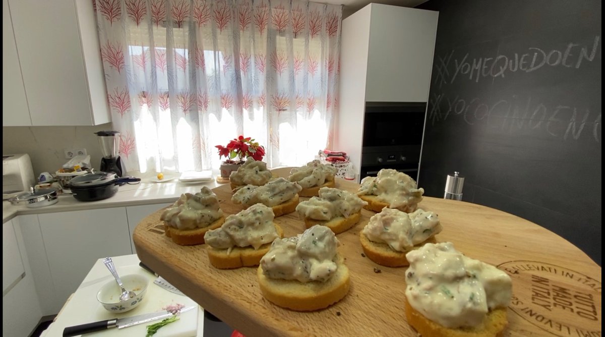 fabio_morisi's tweet photo. Sonríe por favor 🤡#comersano 🍝 #quedateencasa #berenjena #melanzane 🍝 #berenjena🍆 #verdurasfrescas #celiacos #glutenfreefood #jerestechezmoi #jerestealamaison #restaincasa #stayathome #yomequedoencasa🏠 #comerencasa #iorestoacasa❤️ #yococinoencasa  @aquilatierratve  #cocina https://t.co/vaxHKZzg88
