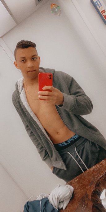 Missing the outside world right now #gay #gayporn #GayCam #gayteen #bisexual #gay21 #QuarantineAndChill