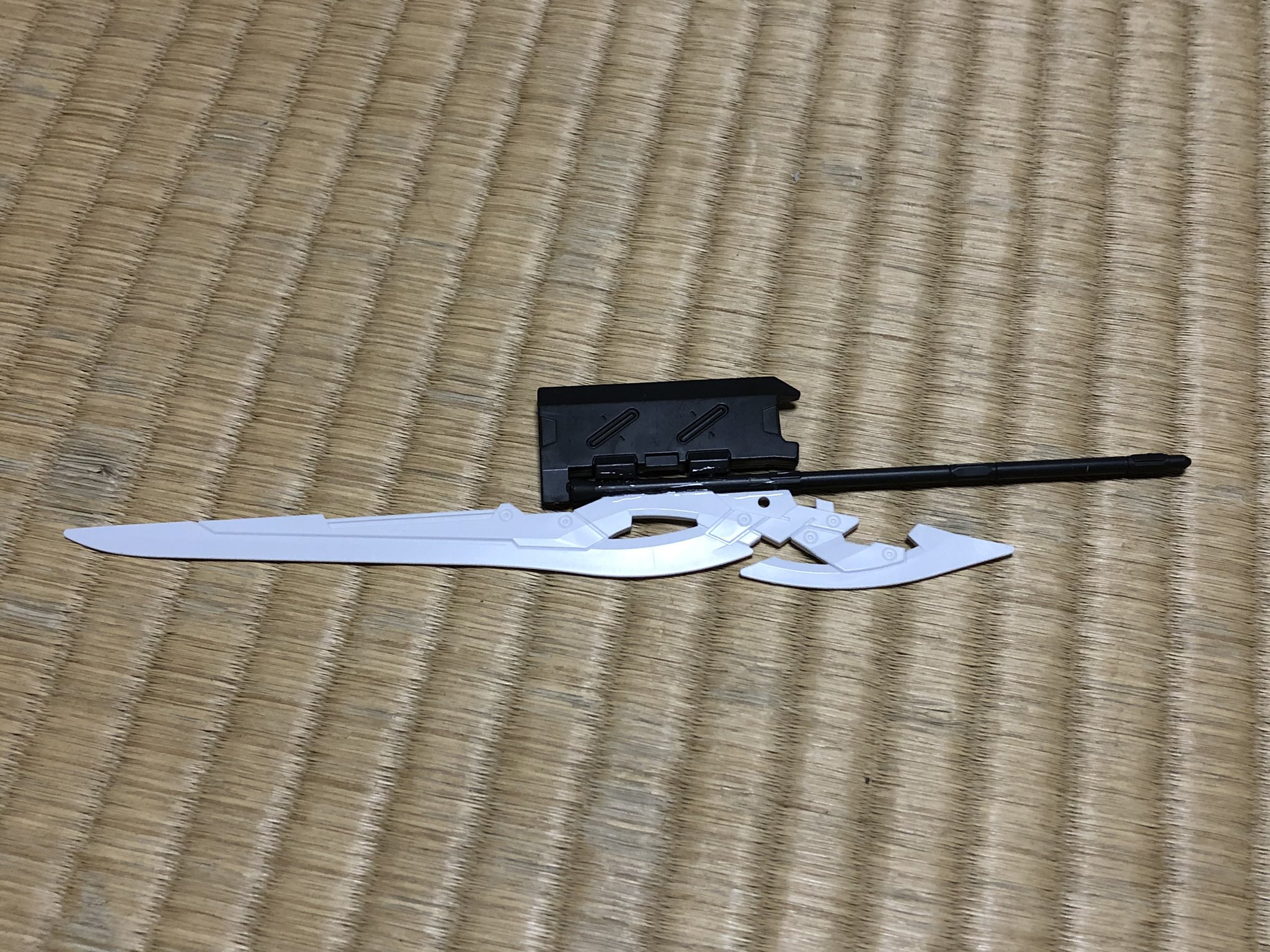 大天使ブリアレオス ガンプラ 自作武器 なんか深夜テンションで作ったら斧なのか大剣なのかよくわからん変な武器が出来てしまった これ どう思う T Co Fqjaoi8icc Twitter