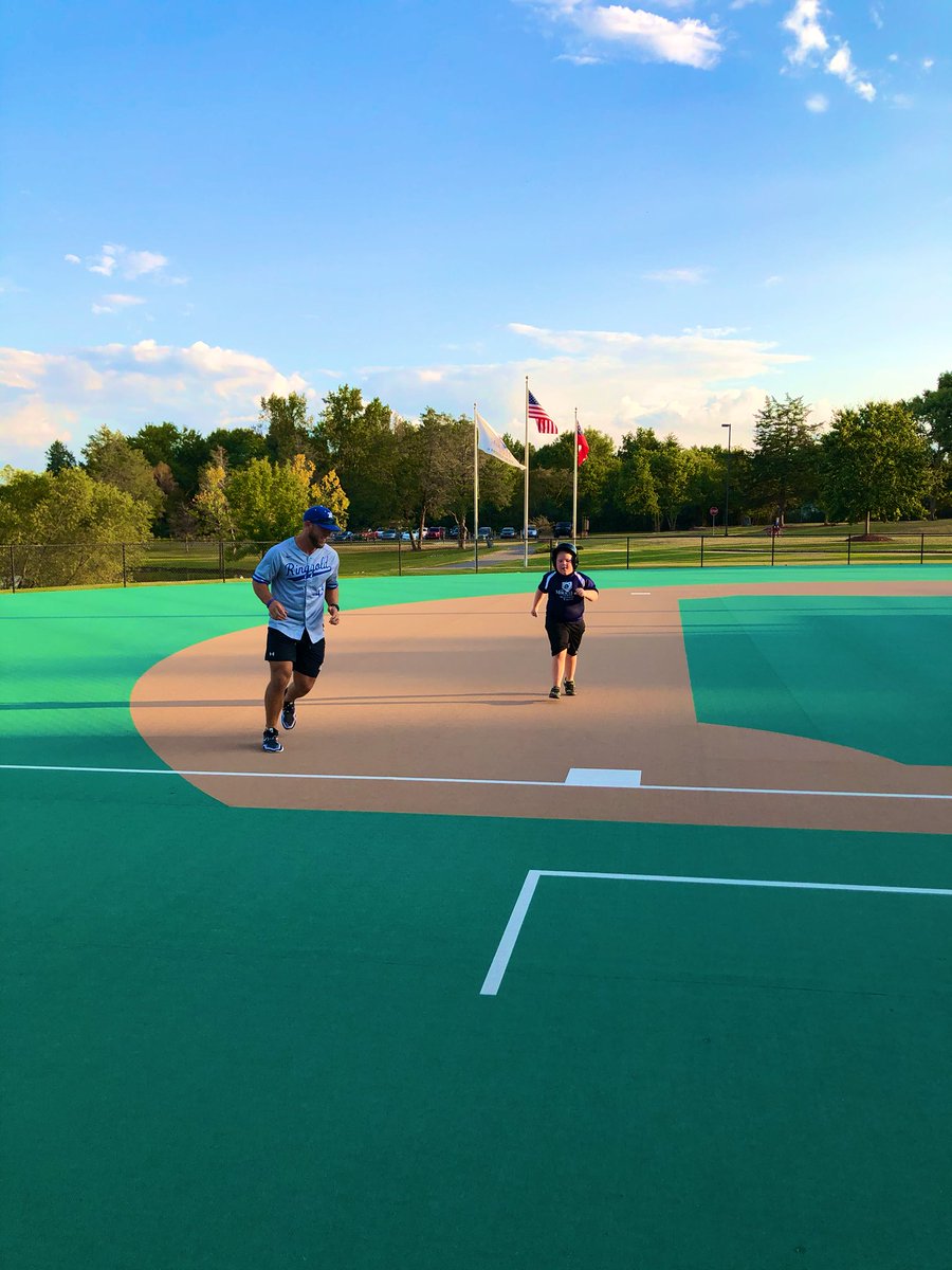 CoachWalker_RHS's tweet photo. Challenge accepted @brent_tucker41. Once you are nominated you have 24 hrs to post a coaching photo, or you donate $20 to a local charity. You then nominate 4 coaches.

I nominate @clemson44david @44crown @Dwiltz @aweldon93 https://t.co/SJFvorruy2