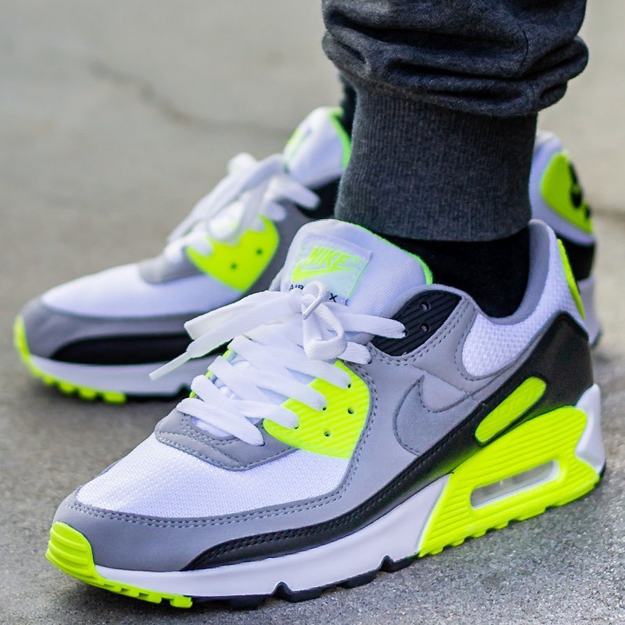 free shipping on the Nike Air Max 90 OG 