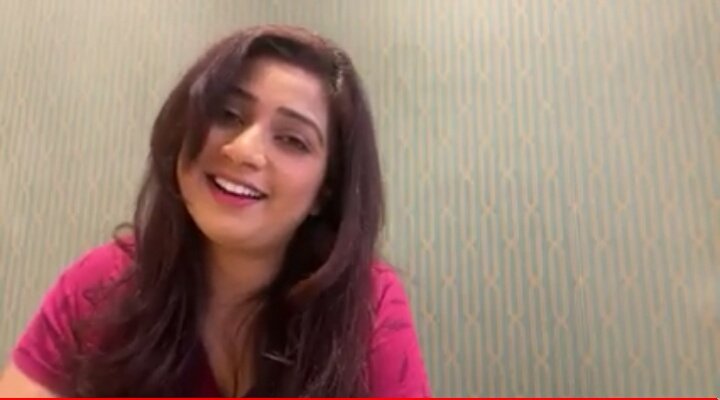 SonaSsg's tweet image. The moments that haunted me Queen sung #OSathiRe,#Rozana &amp;amp; the original version of #HumeTumsePyarKitna wid Harmonium that was so unique &amp;amp; special😍
@shreyaghoshal if there's  any possible way to see ur collab lively with #Lata #Asha ji &amp;amp; all musical legends that could be bliss.🙏