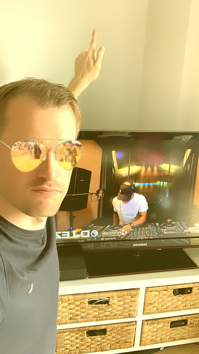 mattdthompson1's tweet image. The party continues! Amazing set EZ.  #StayAtHomeWithEZ