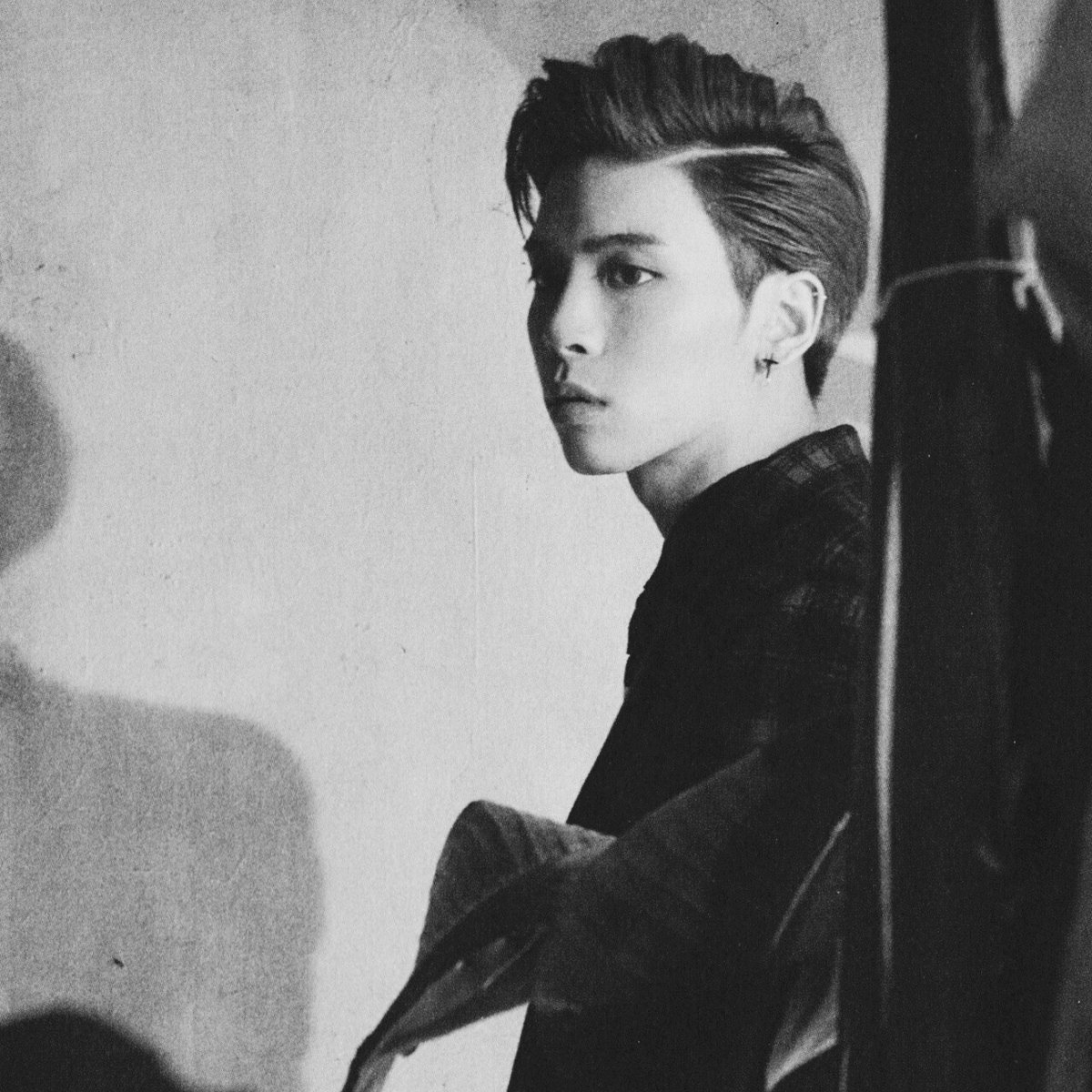2015: Jonghyun BASEHis much anticipated, and long awaited, debut as a solo artist.The music video teasers, and album artwork/photobook mainly showed us 2 looks...Super slick, sophisticated, swept back, with a strongly defined side part.