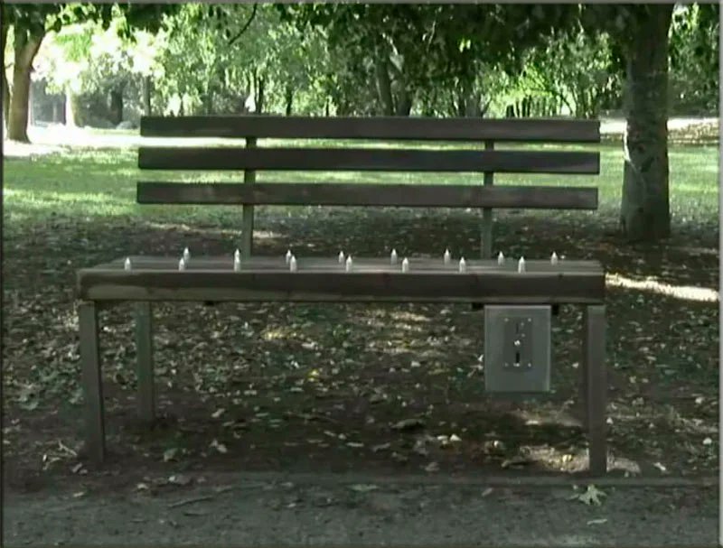 антивандальные лавочки на замке. лавка закрыта мем. смешные лавочки. лавочка закрыта прикол. закрывают лавочку.