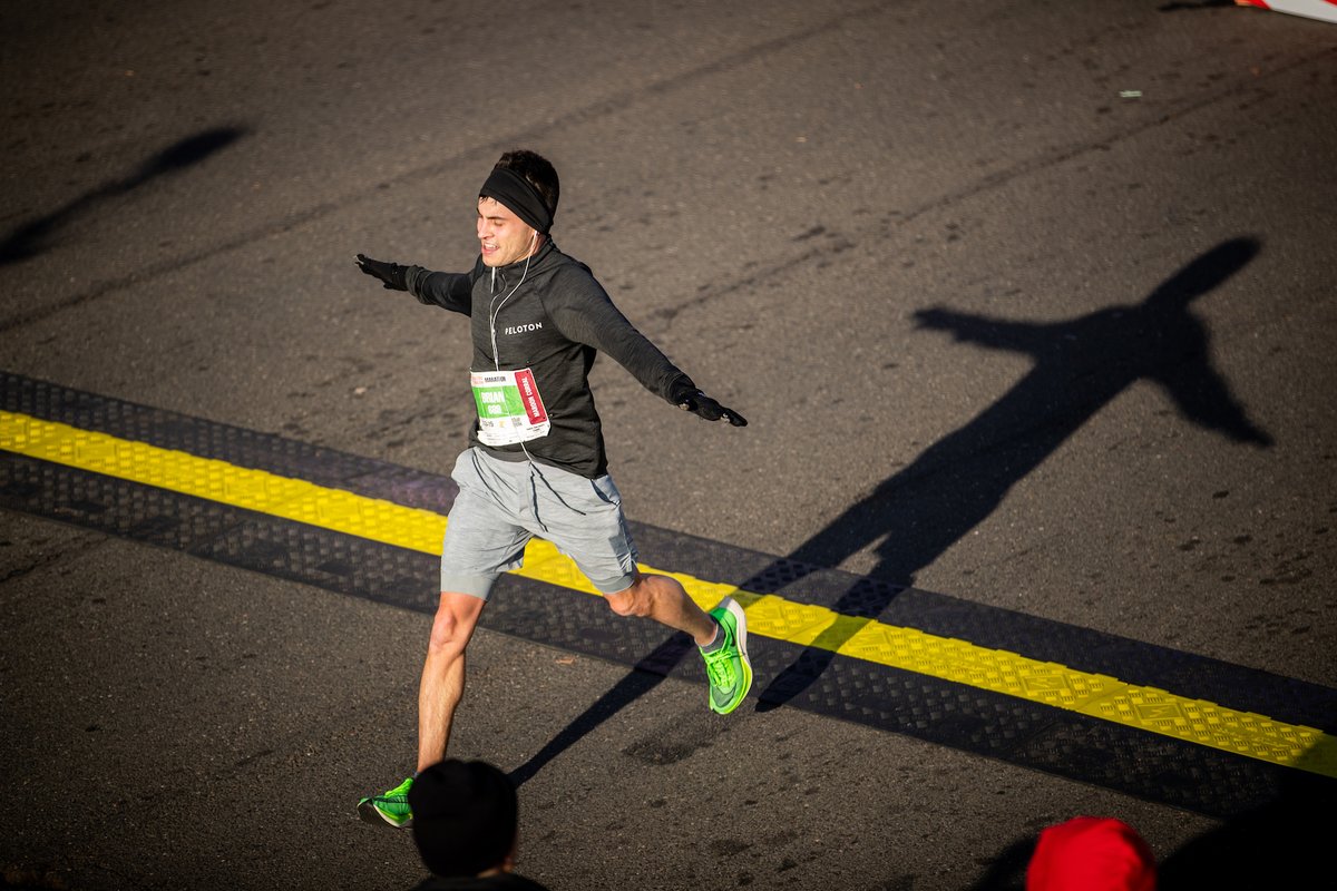 Philly_Marathon's tweet photo. Have you ever envisioned yourself crossing the finish line of your dream race? Or hitting your PR that you've been working on for months? See it, feel it and BELIEVE it! What are your race goals? Reply and let us know! #GoalSettingSunday #PhillyMarathon https://t.co/oKfaN3zr0z