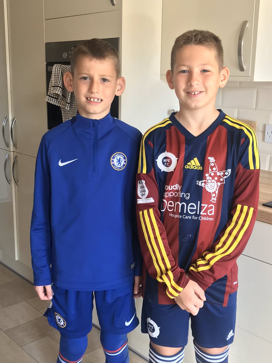 paul_etheridge's tweet photo. If you are a football person please join the challenge of posting a football photo. Just one picture, no description. Please copy the text in your status, post a picture and look at some great memories/pictures. https://t.co/Pw2ZW1k7BC