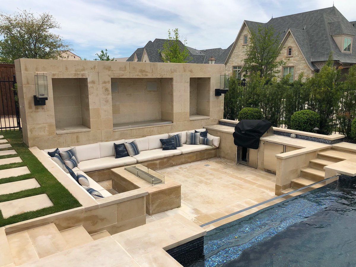 benwegmann's tweet photo. If I lived here you’d catch me at the pool every day while quarantined 🤩

Watch the full tour of this home now on my Instagram story! IG: Benwegmann https://t.co/rki0IooyXv