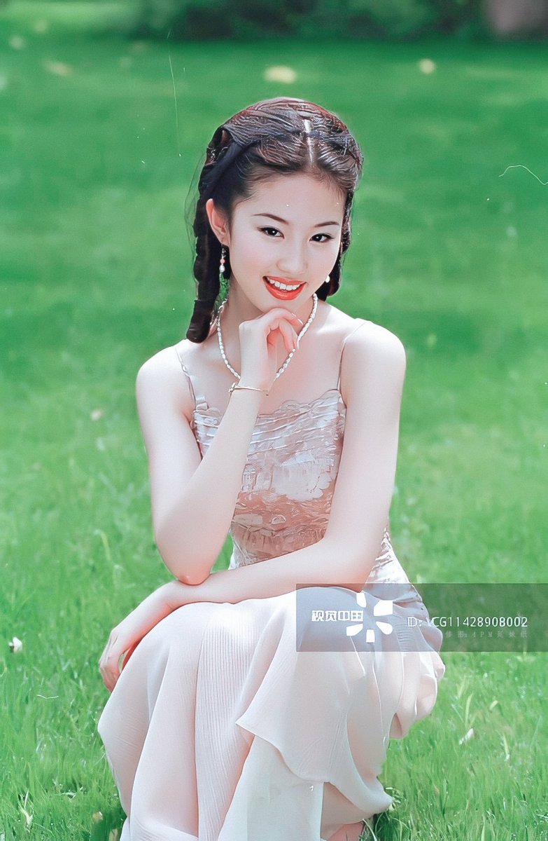 十五小甜心 Sur Twitter Liuyifei This Is 14 Year Old Liu Yifei This Is The First Tv Series She Filmed In Which She Played A Supporting Actress Named Bai Xiuzhu This Tv Series Has Achieved High