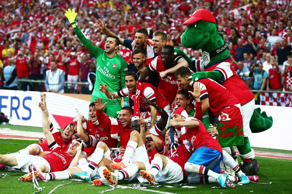 ArsenalFansFR's tweet photo. ET C’EST FINI À WEMBLEY OÙ ARSENAL REMPORTE LA FA CUP (2013/2014) FACE À HULL CITY!
On vous laisse avec quelques images qui vous rendront sûrement un peu nostalgique! 🔴⚪️
#ARSHUL #FACupFinal @EmiratesFACup https://t.co/SQDwXot6Eq