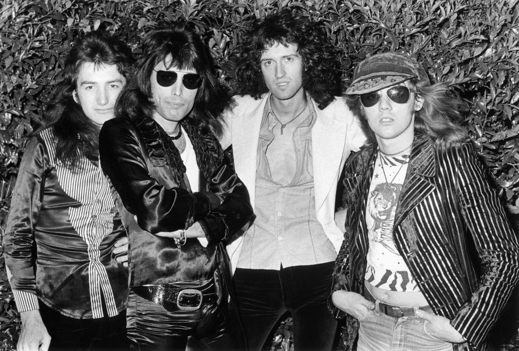 Mery_LovesFredd's tweet photo. @Boyd720A @rogbrijohnfred4 @Mercuryonline_ @PaddisonDiana @x_lolly @queen_deaky @FREDDIELOVEVD Have you all a lovely Sunday!! 🎤🎸🥁 https://t.co/fHpSEzKWOz