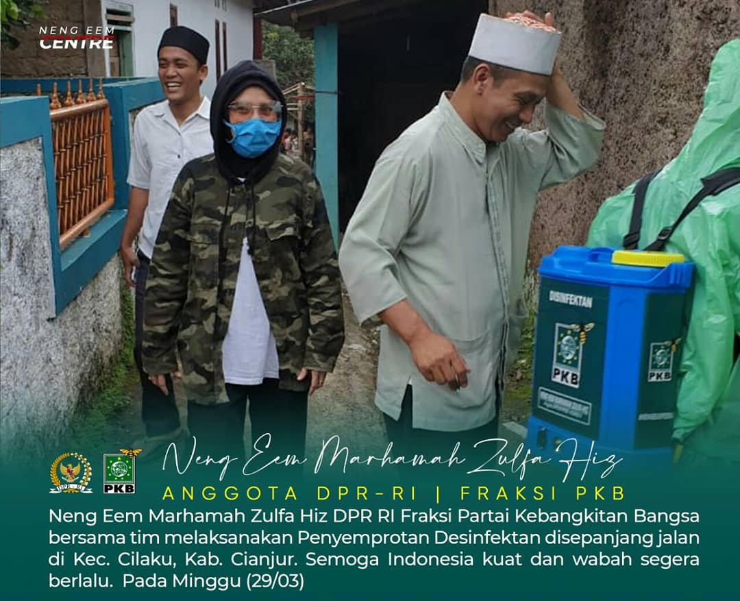 nengeemcenter's tweet photo. Neng Eem Marhamah Zulfa Hiz DPR RI Fraksi Partai Kebangkitan Bangsa bersama tim melaksanakan Penyemprotan Desinfektan disepanjang jalan di Kec. Cilaku, Kab. Cianjur. Semoga Indonesia kuat dan wabah segera berlalu.  Pada Minggu (29/03) https://t.co/xO7ilxBlpT
