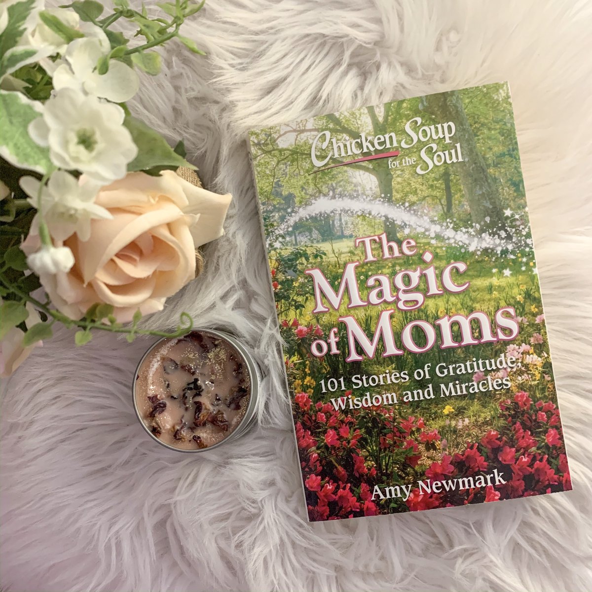 ChickenSoupSoul's tweet photo. It’s like moms have a super ability to know exactly what to say at the right moment. Say, thanks mom, with our new book, #CSSTheMagicofMoms https://t.co/Yb1MS0rIvt https://t.co/yvW2TQseB4
