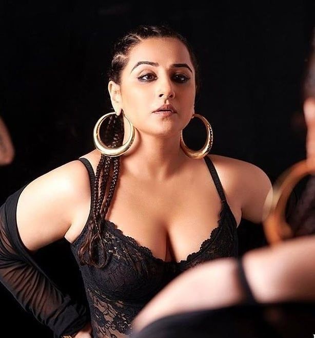 Vidya Balan Hot Bikini Photos Navel Boobs Images, Saree Pictures