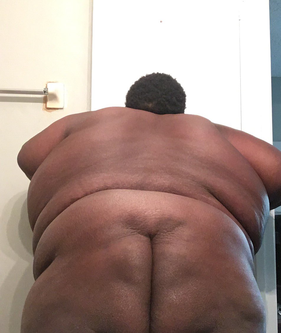 Large666Marge's tweet photo. Sunday from the back! I need some good dick in my life! Retweet if you’re down to 🤡 #ssbhm #singlechub #superchub #fatmen #blm #chublovers #retweet #chub4chaser #chub4chub #ass #fatass #blackchubs https://t.co/JHI70knFQS