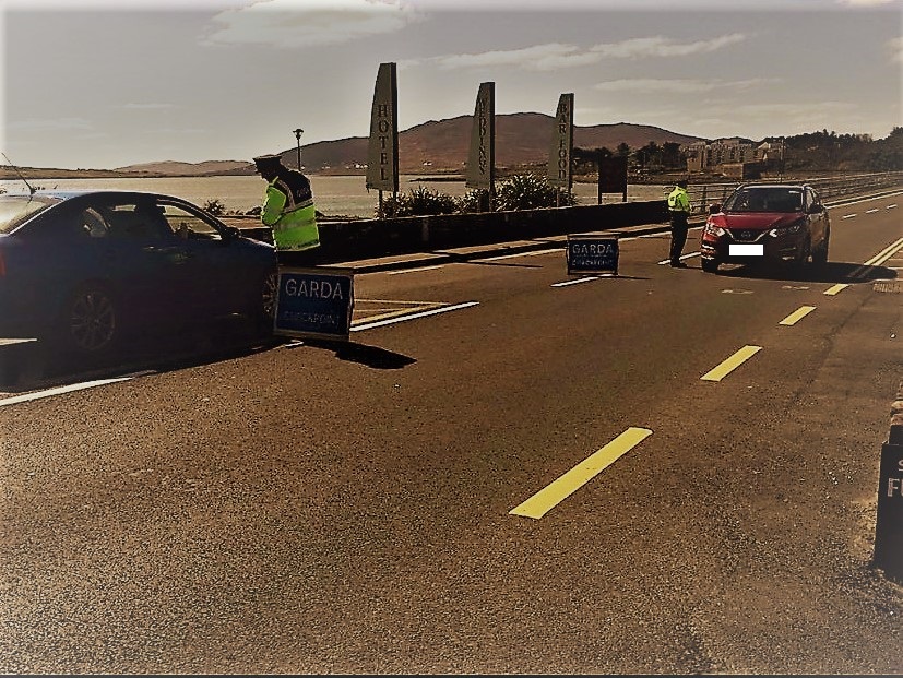 GardaTraffic's tweet photo. All 'Sound' out west on Achill, where Gardaí Martin O'Reilly and Kevin Carey report high levels of compliance with public health measures and lovely fine weather.
#StayAtHomeAndStaySafe #WashYourHands #SocialDistancing #COVID19 #Mayo https://t.co/MBFyAWTzil