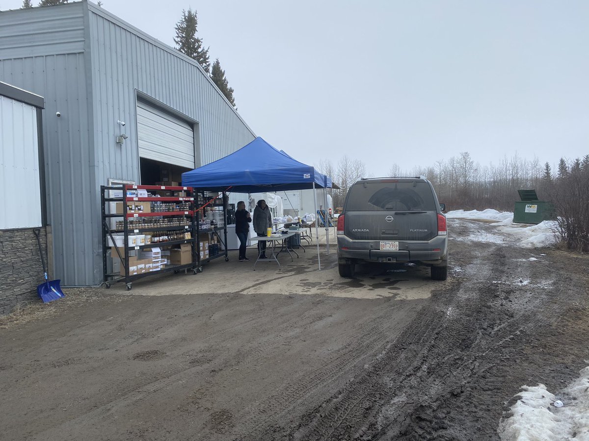 Pearsonsfarm's tweet photo. Happening Todayโ๏ธ
12 -4pm
Drive Up
#FreshBaked or Frozen unbaked Pie
#Buttertarts
#Berries Sask BlueB Rasp Currants StrawB
HONEY @bearyberryhoney
Syrup & Spreads
Lemonade & Cider concentrate
#Local #ABmade #FarmFresh #ab
Online order or drive up
https://t.co/243x7AF0Ac https://t.co/9s801csFDe
