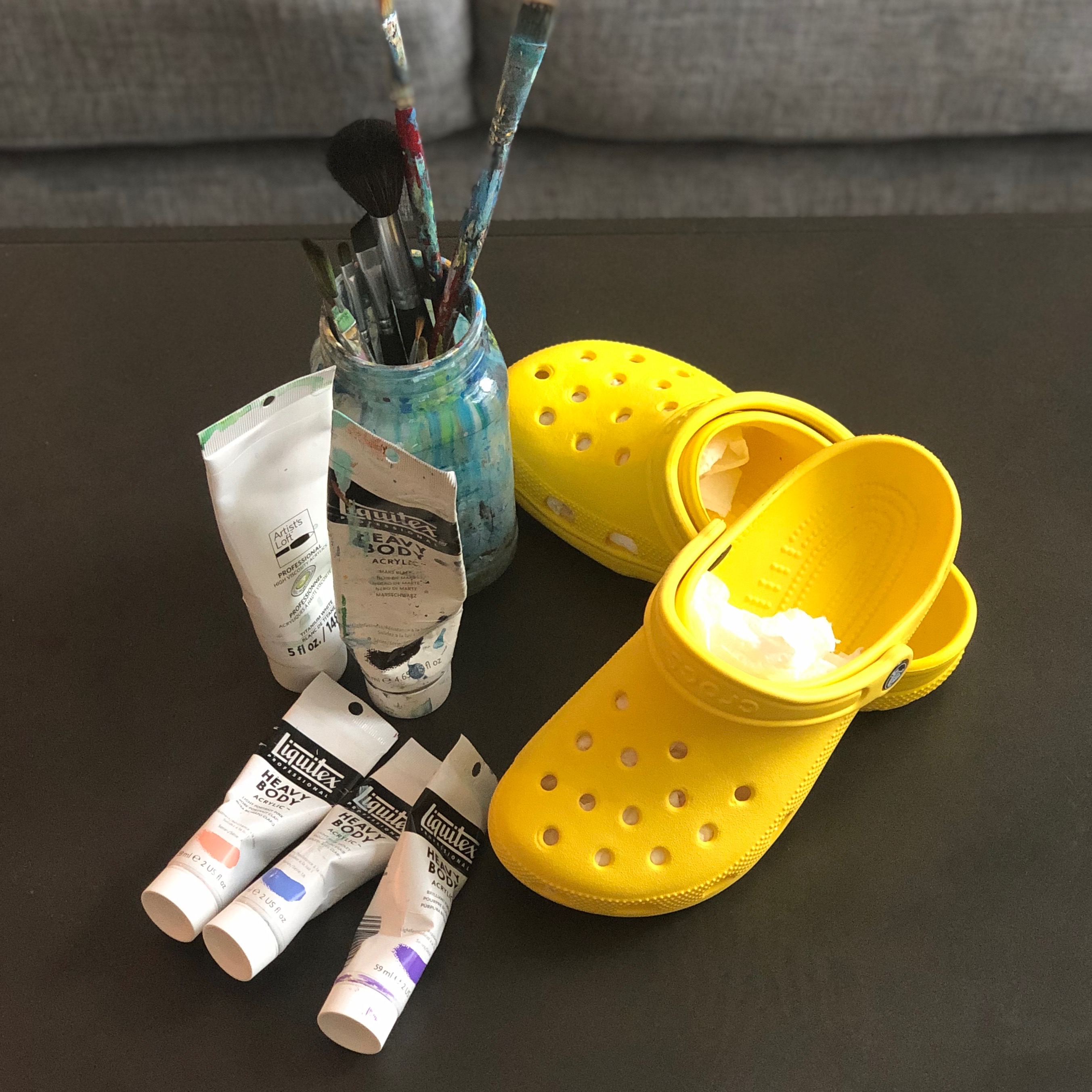 Crocs Twitter: "When imitates art...customize those Crocs. We want to see you turn your shoes into a work of art! Tag us in your masterpieces. 🎨 https://t.co/NQwb65xWjB" /