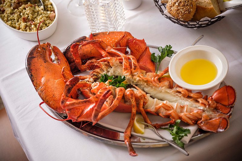 Summer Lobster in spring? Now that's something we can get behind!🦞

Enjoy our lobster dinner for two or just for you, available for curbside pick-up or delivery. Call your local Palm for details!