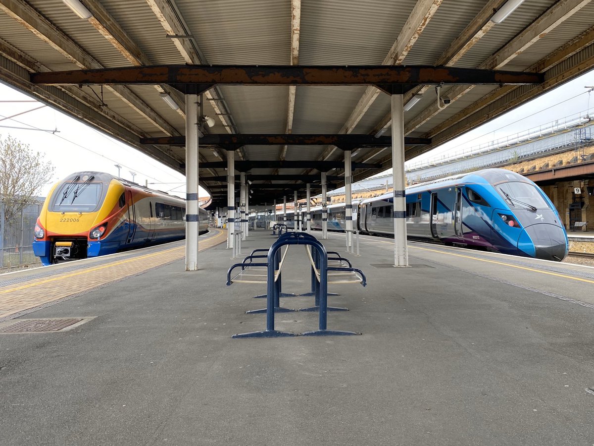 HiPa125's tweet image. Okay. They win... 😕

P10 #Class802 
P11 #Class222

York 
29/03/20