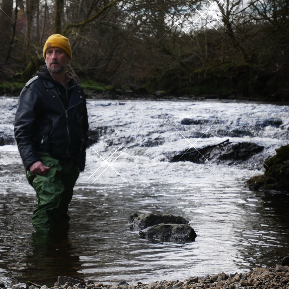 ardbegboy's tweet photo. Today's exercise in social distancing.
#leakywaders https://t.co/XcLKyYecXQ