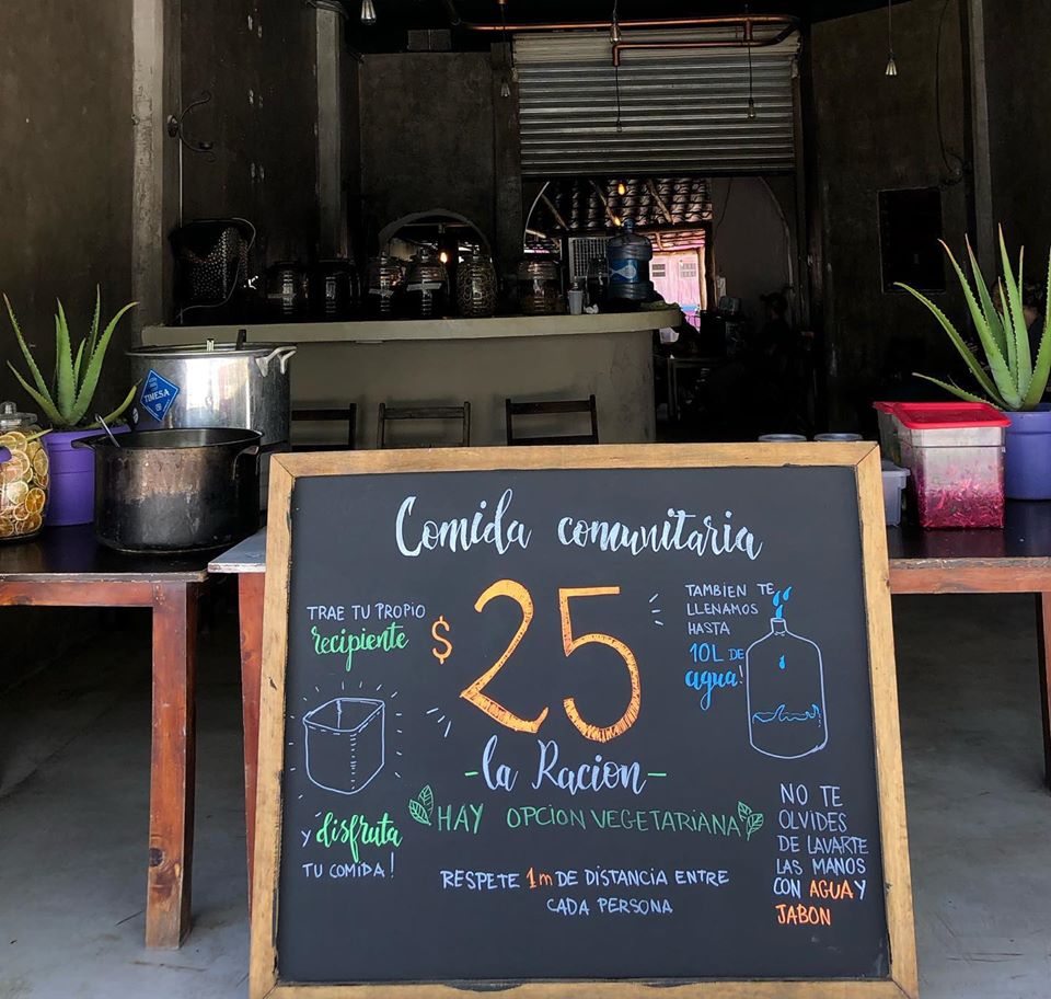 PlayaRiviera's tweet photo. Nadie debe quedarse sin comer🙏. Durante la crisis que estamos pasando, el restaurante Farm To Table Tulum está ofreciendo comidas comunitarias🍲 en tan sólo 25 pesos (menos de 3 dólares). Si lo necesitas acude, si puedes apoyar dona en especie👐.
#ContenidoQueInspira https://t.co/nVKJU2e6CK