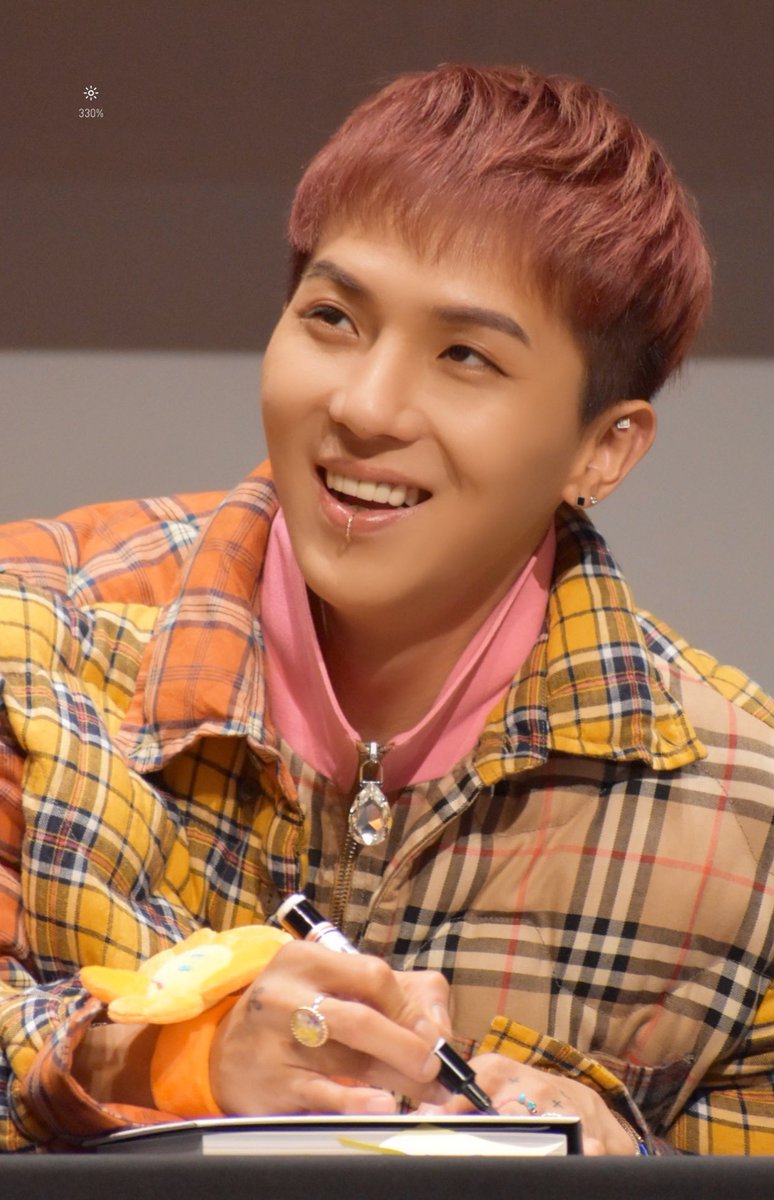 〜 Happy Mino Day 〜

민호야 28번째 생일 정말 축하해🍾💝
My oxygen🤝💪🏻😘

#HappyMINODay
#GeniusMINOday
#3월30일미노꽃이만개
#WINNER #위너 #송민호 #MINO
<a href="/official_mino_/">official_mino_</a>