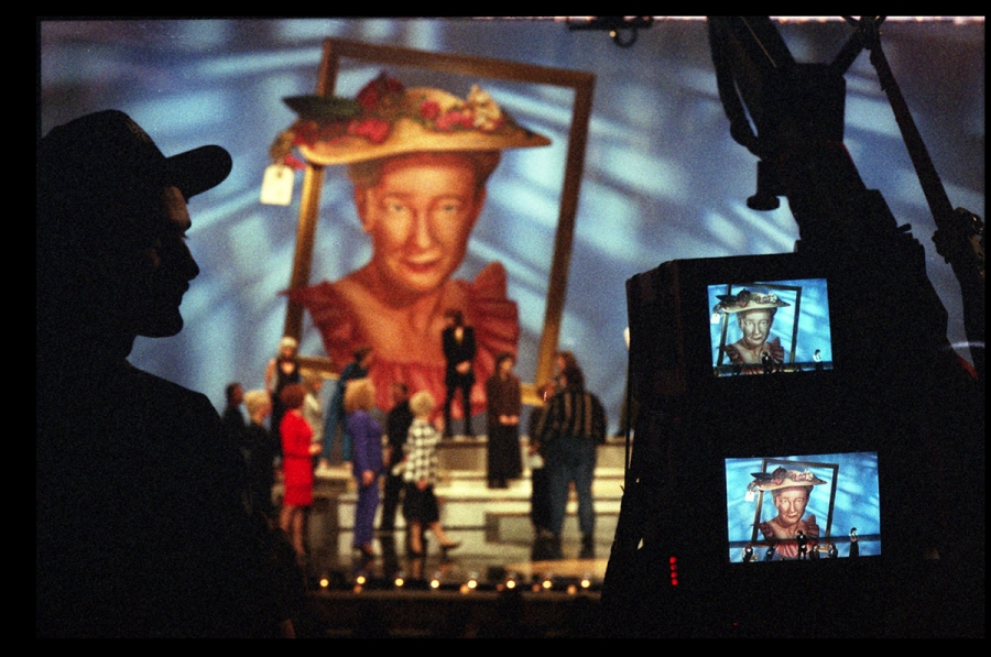 oxfordamerican's tweet image. “I was too dumb to be intimidated. I didn’t know what that word meant.”

—Country Music Hall of Fame member Jean Shepard, interviewed by @LauraRCantrell, on her debut performance at the Grand Ole Opry in #Issue83. Photo by Bill Steber. #WomensHistoryMonth.
ow.ly/EDZ650yTvh9