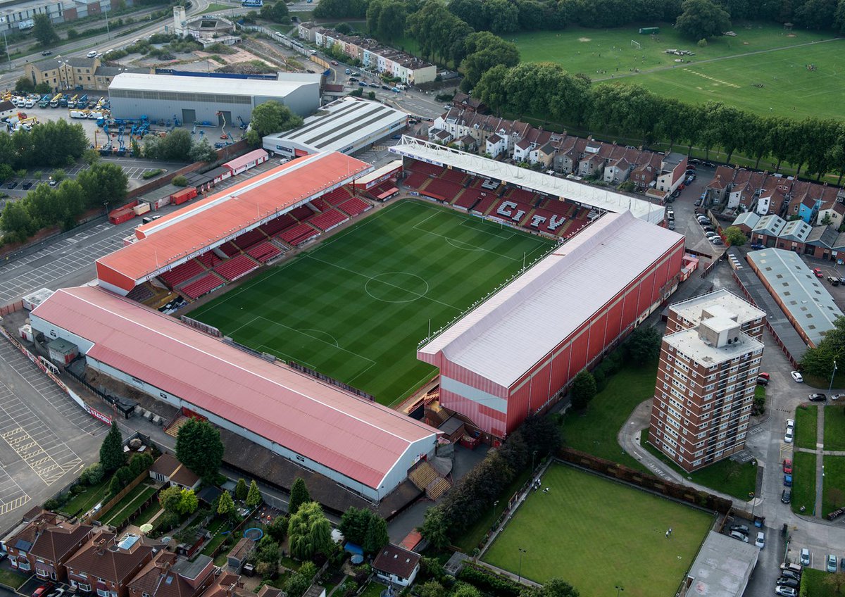 Vandaag de twee uit Bristol met eerst onze vrienden van City. Dit is nog van voor de ingrijpende verbouwing van een paar jaar geleden.