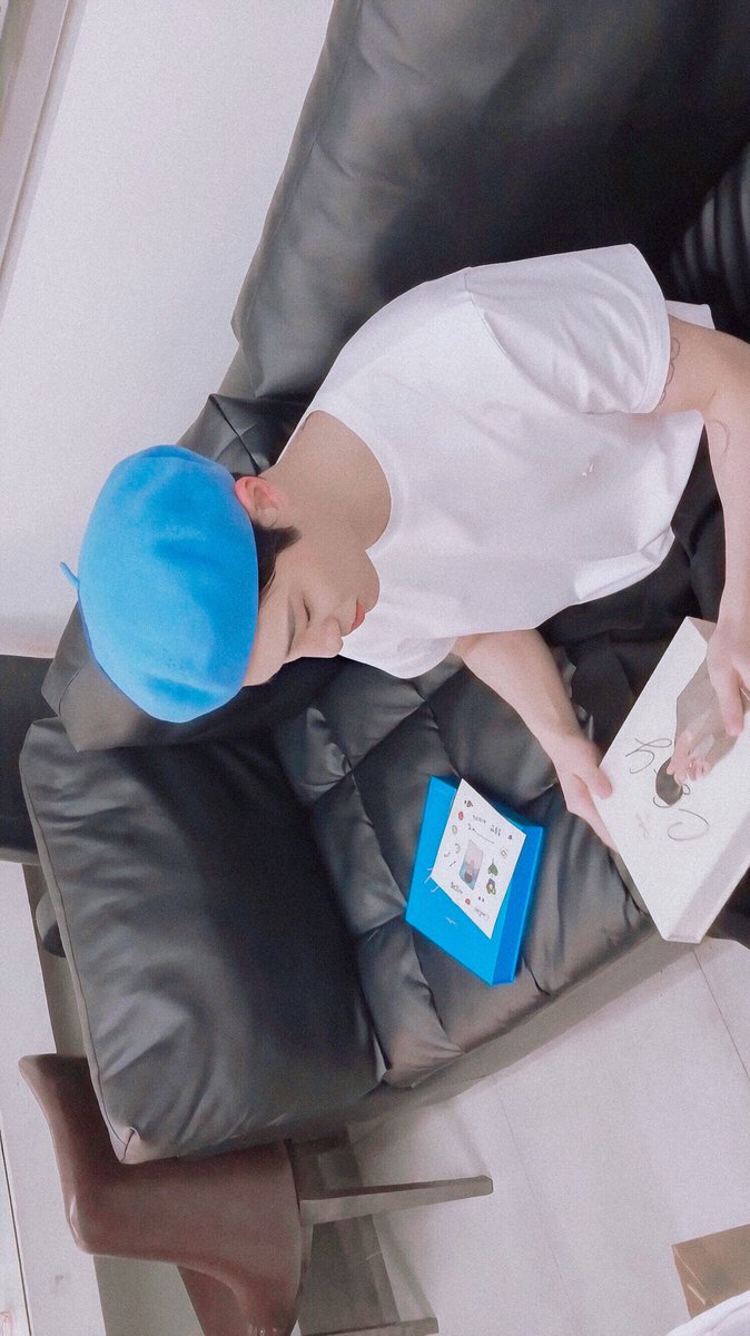 𝐦𝐚𝐲𝐛𝐞 tweet media