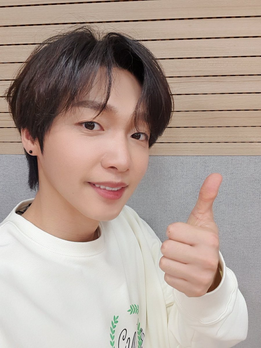 jeongsewoon_twt's tweet photo. [#정세운]
#EBS RADIO <정세운의 #경청> 📻 
30번째 이야기 '경청 낭독의밤' 완료✨
오늘도 함께 해주셔서 감사합니다👏🏽
다음주부터는 저녁 7시에 만나요👋
#행운 여러분 굿나잇, 굿모닝!🍀
#JEONGSEWOON https://t.co/2eYK5HK66e
