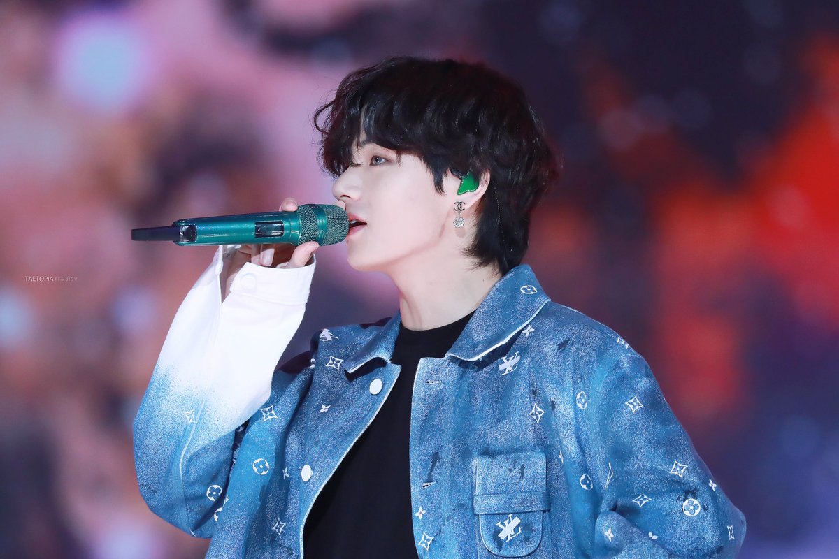 taetopia951230's tweet photo. 191225 SBS 가요대전 
 #뷔 #태형 #V #BTS #방탄소년단  
@BTS_twt https://t.co/RjfG1bOj5s