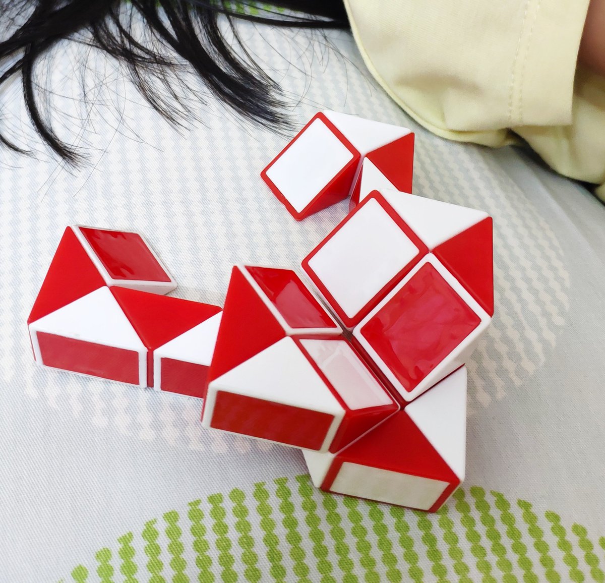 ThienThucTran's tweet photo. Relaxing by the line rubik with the daughter. https://t.co/qrfSAdlK6d