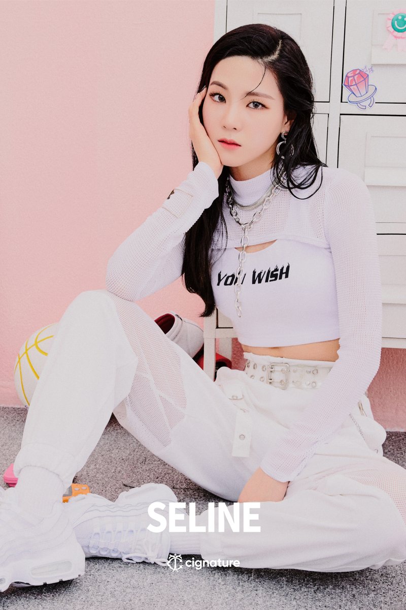 cignature_fr's tweet photo. 📸 | 29.03.20 ー TEASER

↳ (#CIGNATURE)
 
Voici les premières photos teaser de #Seline, #Belle et #Semi pour le comeback des filles avec #ASSA ! ❤
_____
© cignature_J9 https://t.co/XhNp4dn3Qb