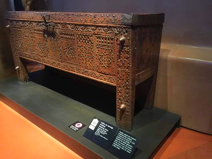 _Kabylie's tweet image. Coffre de mariage kabyle du XVIIIe siècle, provenant de Ighil Ali (Béjaïa) 

[Musée du quai Branly - Paris]