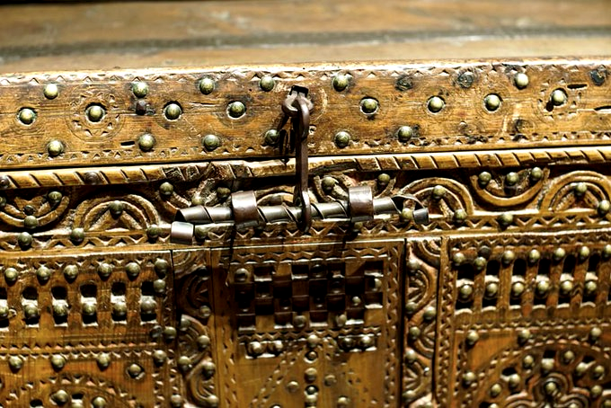 _Kabylie's tweet image. Coffre de mariage kabyle du XVIIIe siècle, provenant de Ighil Ali (Béjaïa) 

[Musée du quai Branly - Paris]