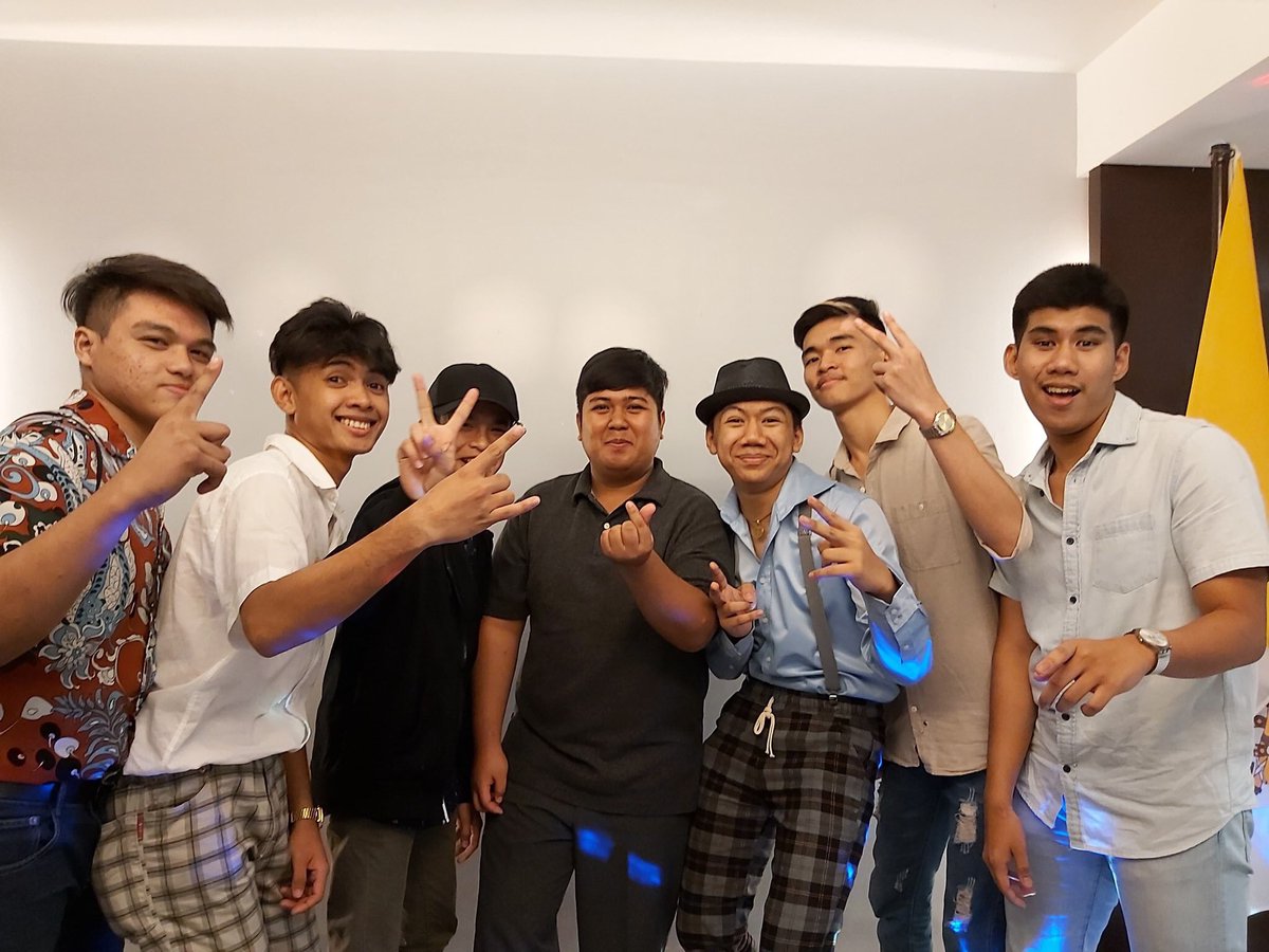icpc_pym's tweet photo. Christmas Party - Retro 🥳👩🏻‍🎤🧑🏻‍🎤👨🏻‍🎤
December 27, 2019 https://t.co/CGvGZ2ckej