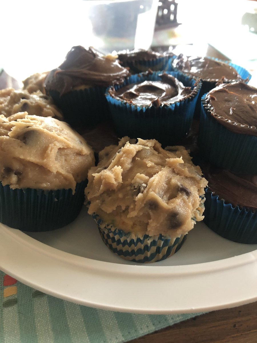MsWelchRMS's tweet photo. Got to do 2 things I love this weekend; baking and walking the pups #neverflyalone @MrsWheeler_RMS @RMSDracut https://t.co/4IlsrVZlHP