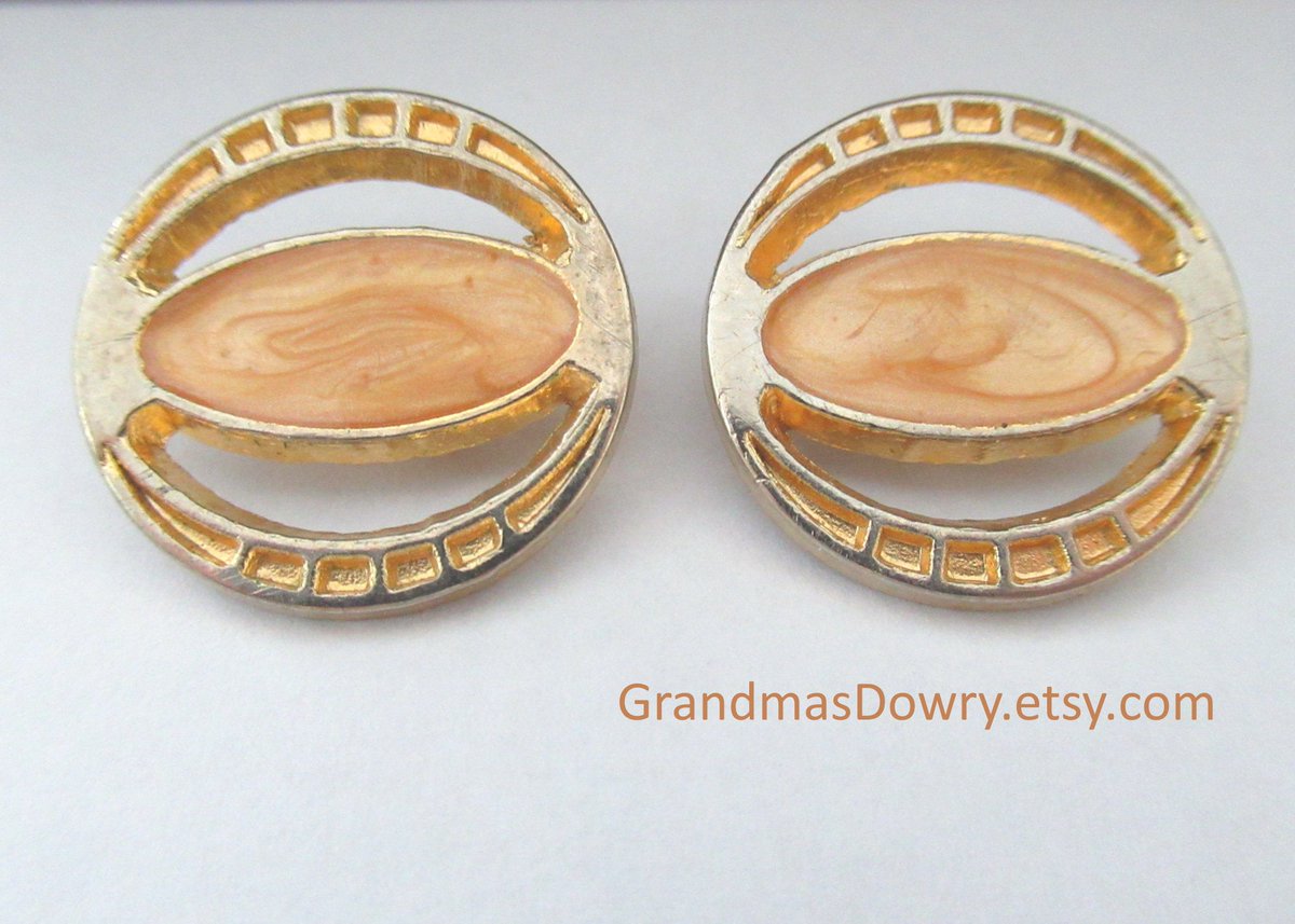 GrandmasDowry's tweet photo. Buttons 22mm- Very rare https://t.co/SPVIOAApSl #gold #crochet #sewingaccessories #vintagebuttons #mediumsize #buttons #metalbuttons #onepair #artnouveau #shankbuttons https://t.co/ec9RlvMgCk
