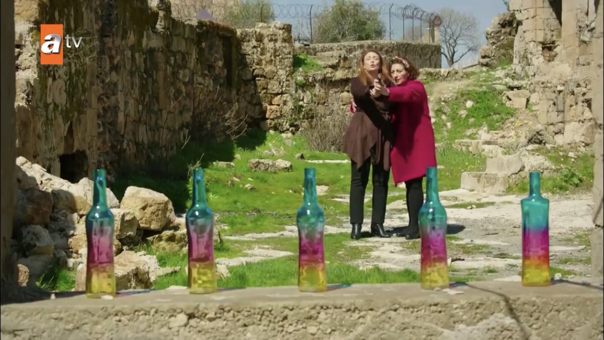 this scene but it’s reyyan teaching miran how to shoot, ‘cause she’s clearly the one who has the guts to do it lbh  #Hercai