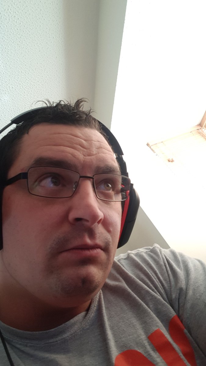 FighterPL's tweet photo. BoomerPL
#glasses
#4eye https://t.co/9420sPB4dn