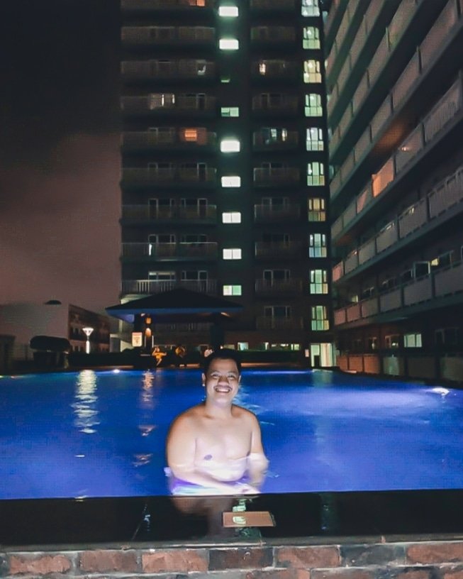 SirRommel2's tweet photo. I want to swim😞 https://t.co/ps0cmZ2vMJ