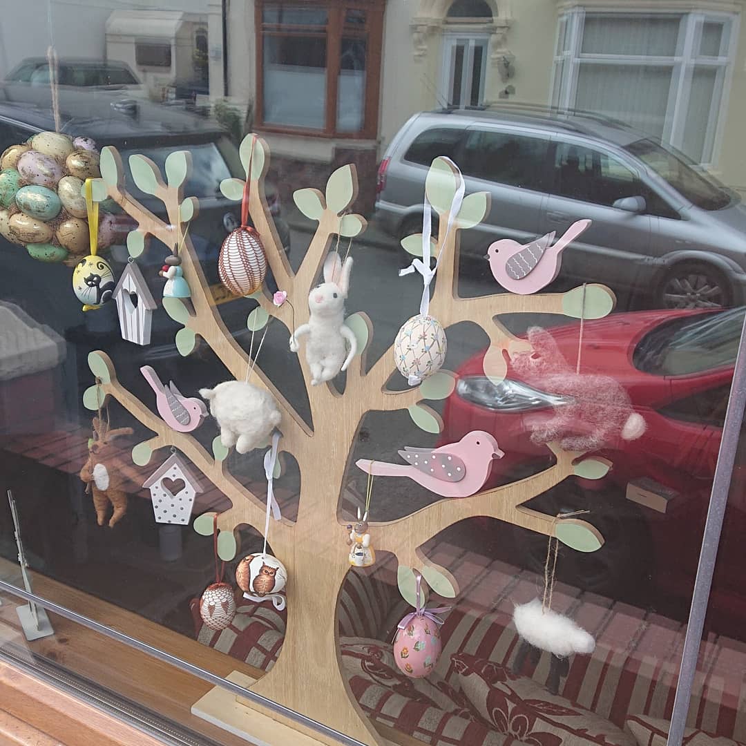 LouiseFBarth's tweet photo. Easter ready... #doorwreath #bunny #easter #eggs #eastertrees https://t.co/AvZeNA9zEp