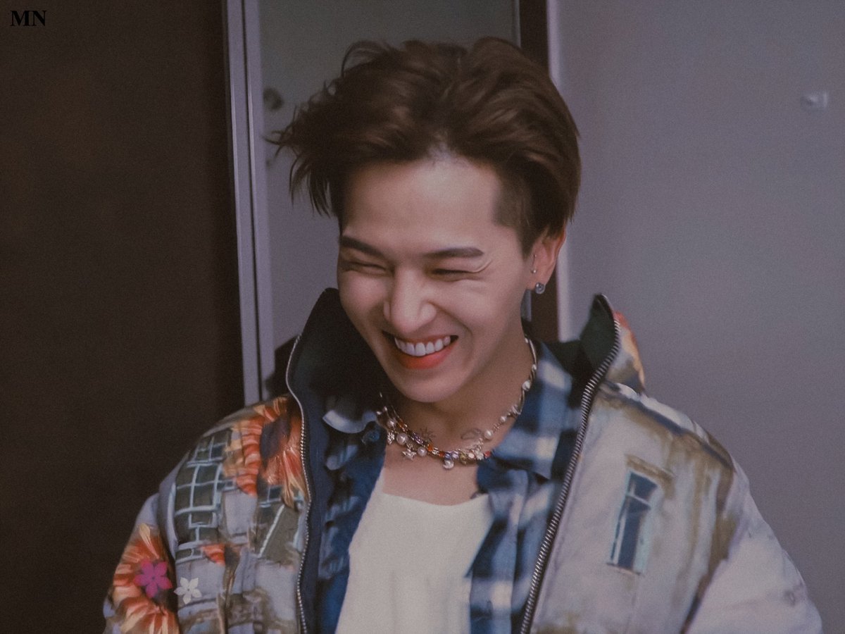 mino_mood's tweet photo. 생일 축하해요 💙🌻
#MINO #WINNER #송민호 https://t.co/7p1dtgHrUs