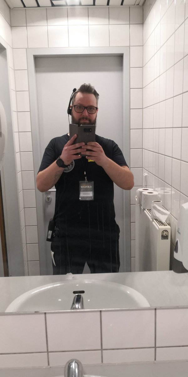 ZuVollDiePfalz's tweet photo. Dies ist kein #fahrstuhlfoto .
Ja, es ist ein #Klofoto
#Köln #MMCStudios #Brainpool #Catch #Veranstaltungstechnik #Sat1 https://t.co/ssbHOhJYwC