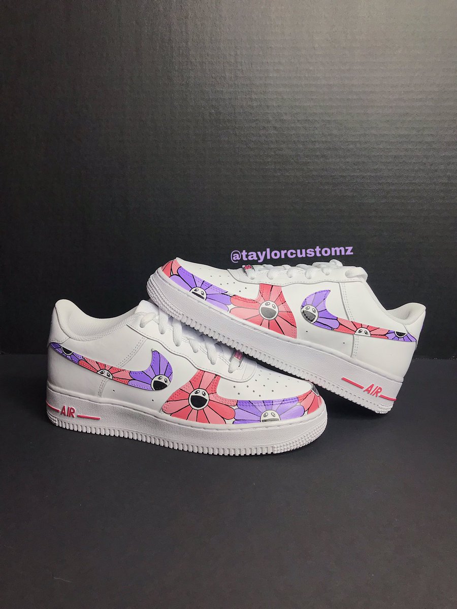 taylorcustomz's tweet photo. Pink and Purple Murakami Flower Custom Air Force 1s. Available in all colors. #murakami #murakamitakashi #af1custom #af1 https://t.co/8Lttu6hCZz
