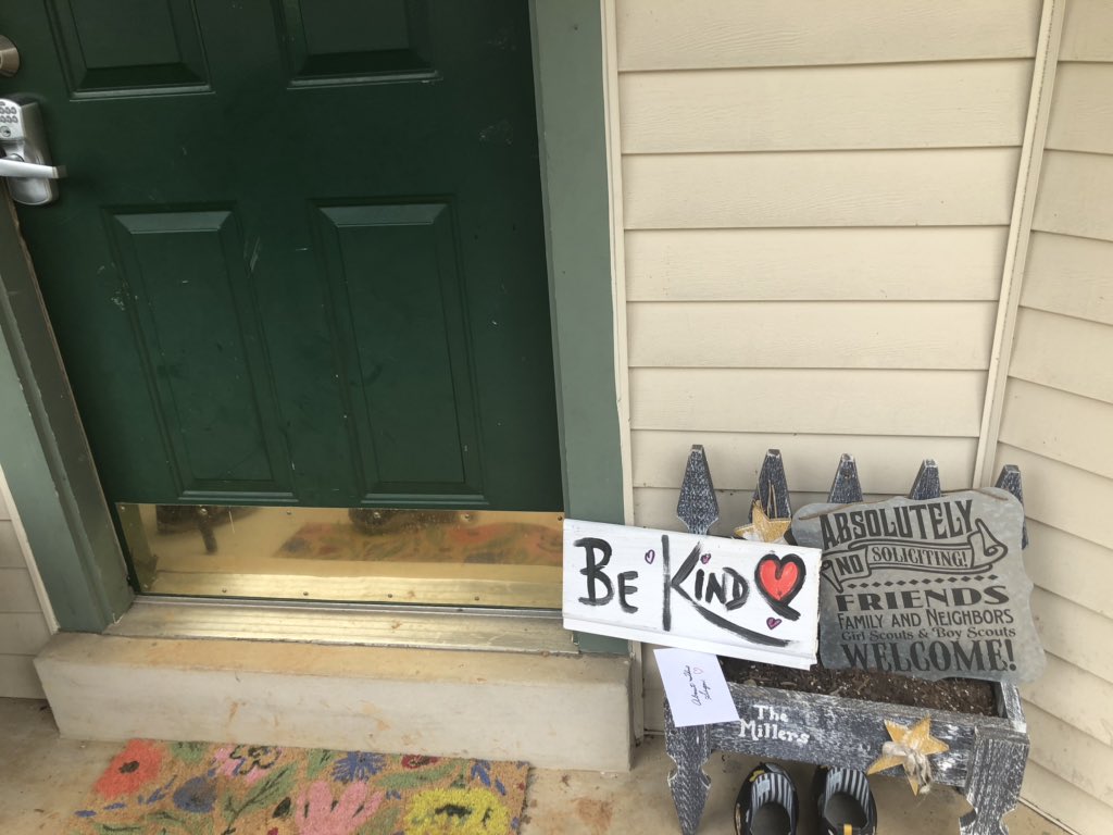 I needed to do something to fill my helper cup... decided to make some “Be Kind” sign deliveries! @RippleKindness @RAKFoundation #KindnessMatters @jeffreykubiak @RosaElementary @AndrewBuchheit @theVAESP