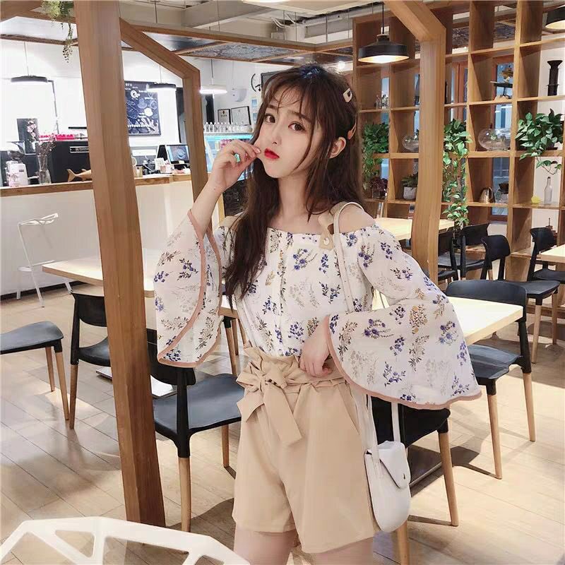 LovelyStyle18's tweet photo. 💘 New
💘 พร้อมส่ง เสื้อปาดไหล่แขนกระดิ่ง ลายดอกไม้ งานมีซับในด้านหน้า แขนแต่งกุ๊นขอบ 
🧶อก40 ยาว17 วัดจากอก รอบแขน12 ไหล่30-50
💸280.-
#เสื้อผ้าแฟชั่น #เสื้อผ้าเกาหลี #เสื้อเปิดไหล่ #เสื้อเปิดไหล่น่ารักๆ #เสื้อเปิดไหล่สายเดี่ยวแขนตุ๊กตาแต่งตุ้ม #เสื้อวินเทจ #เสื้อเชิ้ตผู้หญิง https://t.co/M3r9pF9Fdm