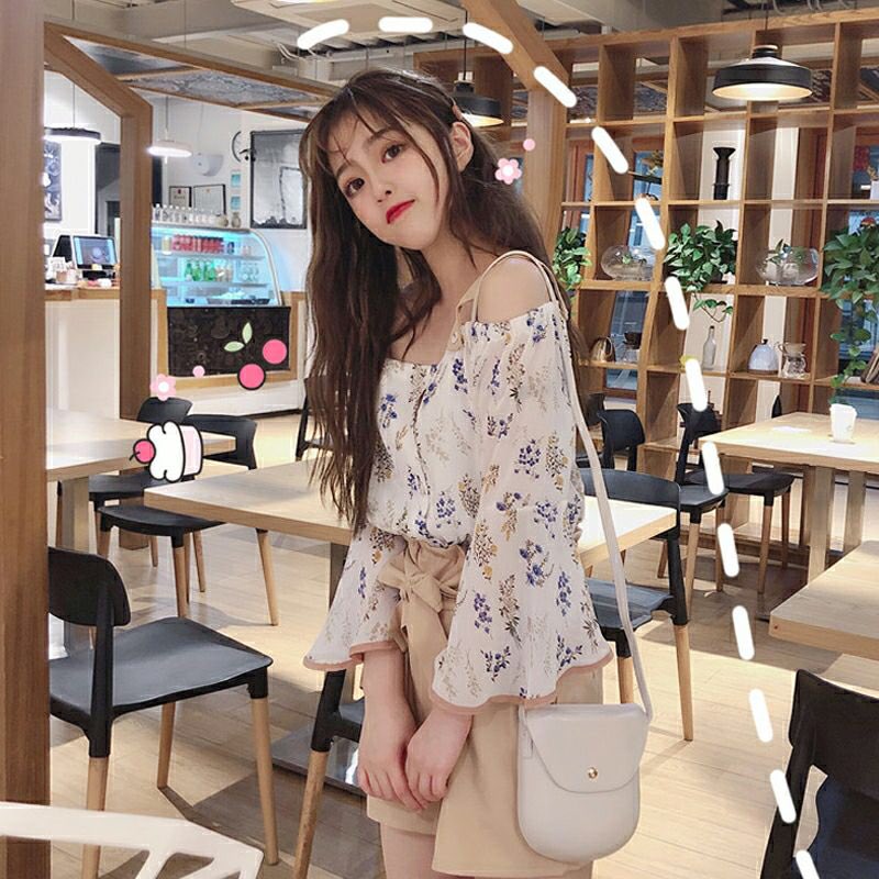 LovelyStyle18's tweet photo. 💘 New
💘 พร้อมส่ง เสื้อปาดไหล่แขนกระดิ่ง ลายดอกไม้ งานมีซับในด้านหน้า แขนแต่งกุ๊นขอบ 
🧶อก40 ยาว17 วัดจากอก รอบแขน12 ไหล่30-50
💸280.-
#เสื้อผ้าแฟชั่น #เสื้อผ้าเกาหลี #เสื้อเปิดไหล่ #เสื้อเปิดไหล่น่ารักๆ #เสื้อเปิดไหล่สายเดี่ยวแขนตุ๊กตาแต่งตุ้ม #เสื้อวินเทจ #เสื้อเชิ้ตผู้หญิง https://t.co/M3r9pF9Fdm