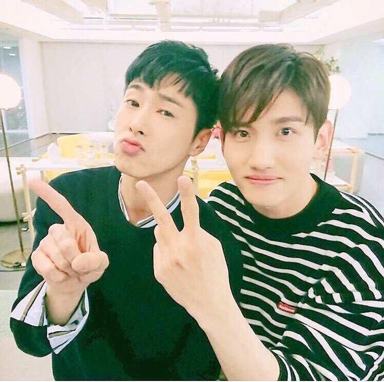 yunomariuosao's tweet photo. もうダメ、、、
禁断症状出てきた、、、

お願い東方神起のYouTubeチャンネルか公式TikTok開設して下さい。
ただ並んで話してるだけでいいの。
本当に多くは望まないの。
ただただ東方神起が��りないの。
顔が見たいの〜〜〜😭

#東方神起 #TVXQ #ユノ #チャンミン https://t.co/R1lDSFZhJv